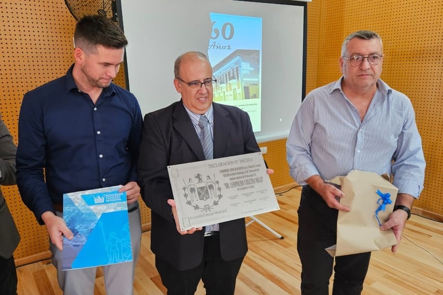 El Concejo entregó una placa y una declaratoria de interés. Crédito: Coronda Registrada