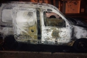 Los daños en la Renault Kangoo fueron totales