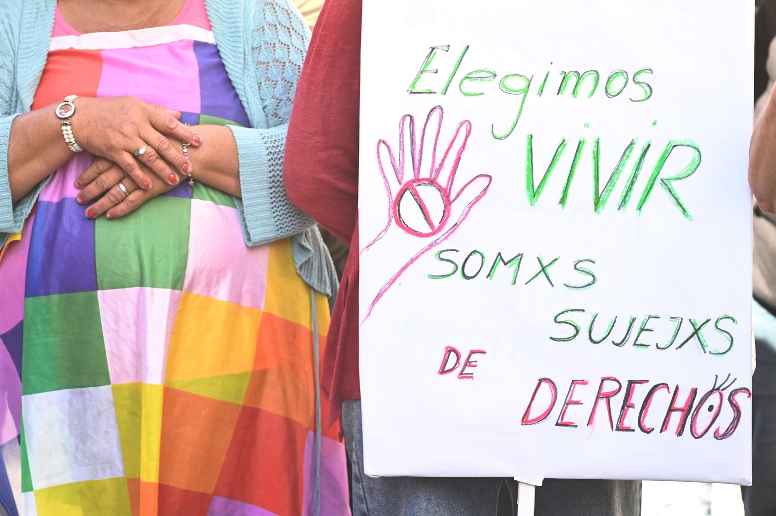 Los jubilados concretaron la primera manifestación frente a Anses bajo el lema: marcha de los banquitos. Reclaman el aumento de sus haberes jubilatorios. Según datos el 44 por ciento del ajuste fiscal salieron del recorte a los jubilados.