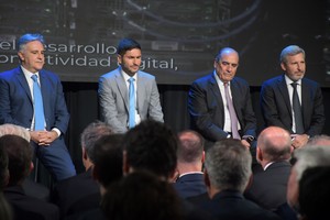 El ministro del Interior Guillermo Francos buscó apoyos en los gobernadores de la Región CEntro, pero se llevó planteos  concretos sobre cuestiones sensibles como las Cajas de jubilaciones y aspectos de la ley que quedan por afinar. Crédito: Luis Cetraro