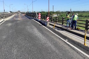Vialidad Nacional efectúa controles programados sobre la estructura del Puente Carretero en la zona del apoyo deteriorado. Crédito: Vialidad Nacional