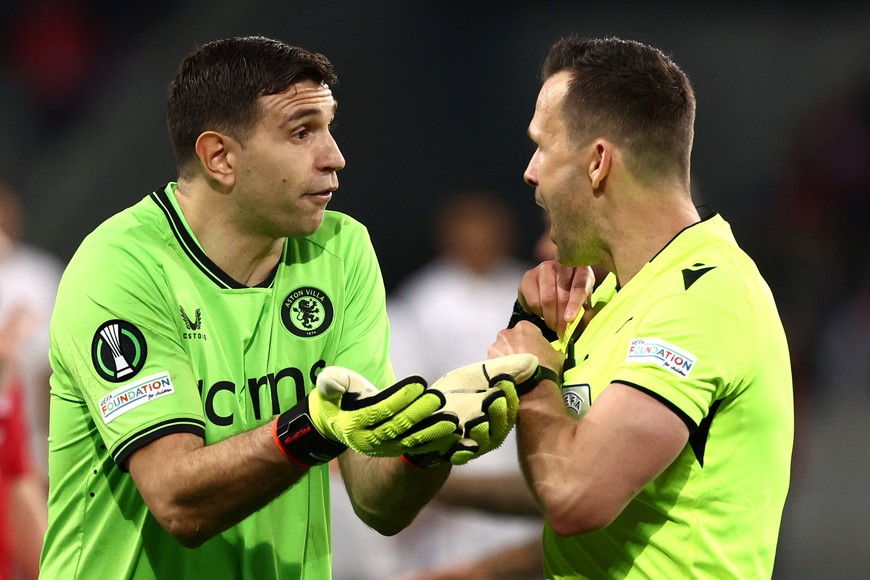 Soccer Football - Europa Conference League - Quarter Final - Second Leg - Lille v Aston Villa - Stade Pierre-Mauroy, Villeneuve-d'Ascq, France - April 18, 2024
Aston Villa's Emiliano Martinez reacts after being shown a yellow card by referee Ivan Kruzliak REUTERS/Stephanie Lecocq