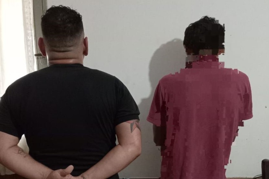 El detenido por el faenamiento y posesión de pollos robados, en Desvío Arijón. Fotos Unidad Regional XV