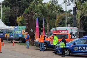 Personal del Samco de Andino y del Hospital de San Lorenzo vacunaron contra la Fiebre Hemorrágica Argentina (FHA) a quienes se detenían en el paraje y alrededores, teniendo en cuenta que la enfermedad es endémica en el sur provincial.