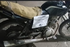 Esta motocicleta fue secuestrada por su estado irregular y por tener impedimento de circulación. Unidad Regional XV.