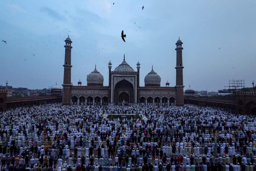 Muslims offer prayers at Jama Masjid on the occasion of Eid al-Adha festival, in the old quarters of Delhi, India, June 29, 2023. REUTERS/Anushree Fadnavis     TPX IMAGES OF THE DAY