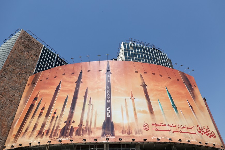 An anti-Israel billboard with a picture of Iranian missiles is seen on a street in Tehran, Iran April 19, 2024. Majid Asgaripour/WANA (West Asia News Agency) via REUTERS ATTENTION EDITORS - THIS IMAGE HAS BEEN SUPPLIED BY A THIRD PARTY.   ATTENTION EDITORS - THIS PICTURE WAS PROVIDED BY A THIRD PARTY.