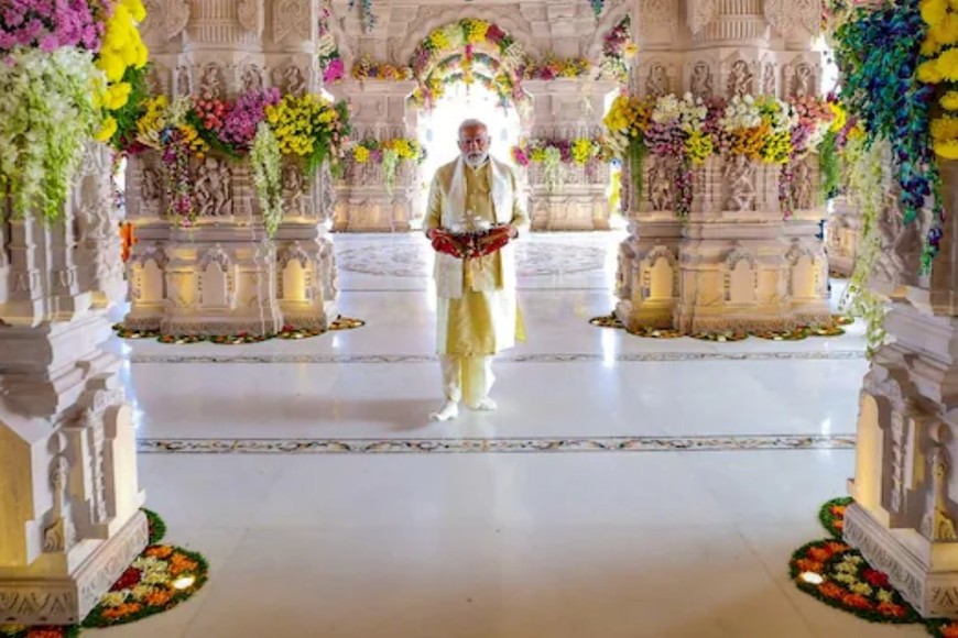 Modi encabezando la ceremonia de consagración de Lord Ram en Ayodhya, lugar donde se destruyó una mezquita hace tres décadas. Crédito: PTI