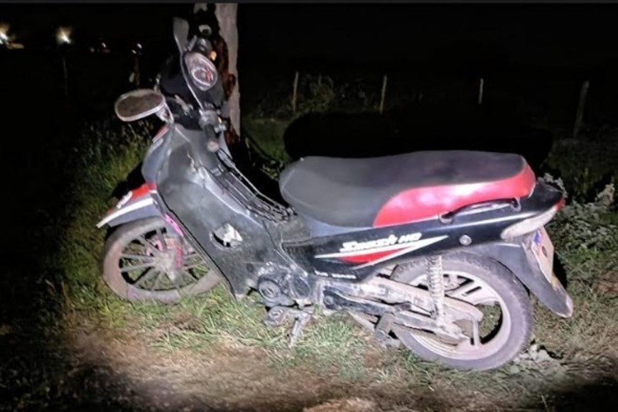 Así quedó una de las motos tras el choque. Unidad Regional XV