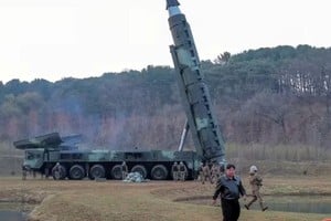 El nuevo modelo de misil antiaéreo es el primero que Corea del Norte bautiza como ‘Pyoljji’.