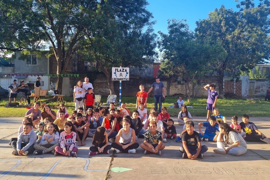 El 2 de abril se hizo la inauguración simbólica del espacio público. Los vecinos le pusieron nombre, un cartel y pintaron un mural. Crédito: Gentileza