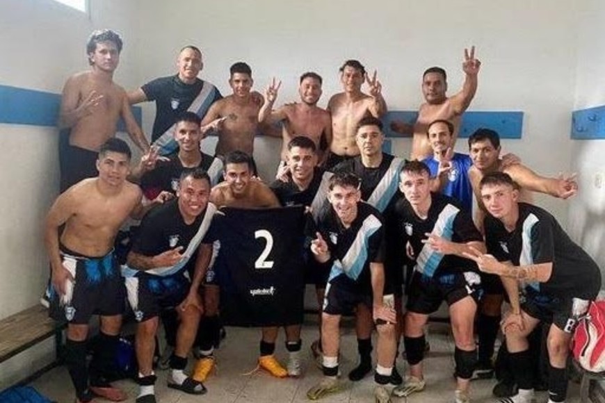 El Club 9 de Julio ganó y manda en primera división.