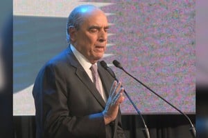 A) Francos, el ministro del Interior contó orígenes familiares en Rafaela y sorprendió al auditorio en La Redonda. Crédito: Luis Cetraro