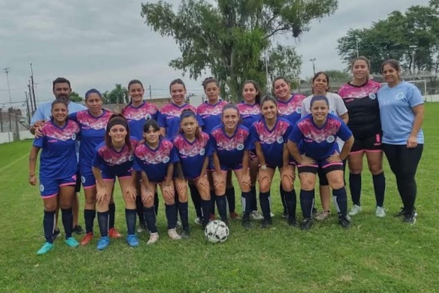 Santa Paula, último campeón, debutó con triunfo en el clásico de Gálvez.