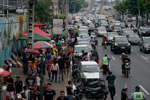 People gather to take part in a referendum that asks voters to support mostly security-related questions to fight rising violence, in Guayaquil, Ecuador April 21, 2024. REUTERS/Santiago Arcos