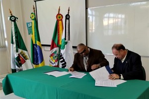  Firma de convenio entre la UCSF y la Universidad Federal do Pampa de Brasil.