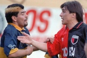 El 7 de octubre de 1995, Colón volvía a la Bombonera luego de décadas, para vivir un partido lleno de polémicas donde se cruzaron Toresani y Maradona. Foto: Archivo El Litoral
