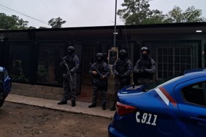 Personal policial allanó un domicilio, cerca de las 7 de este lunes.
Foto: Unidad Regional XV