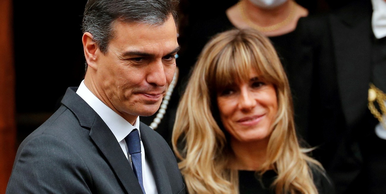 Escándalo en España: el Presidente analiza renunciar ante una denuncia de corrupción hacia su esposa