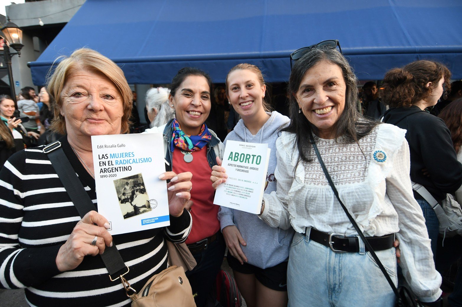 Masiva concentración y abrazo simbólico en defensa de la universidad pública en Santa Fe