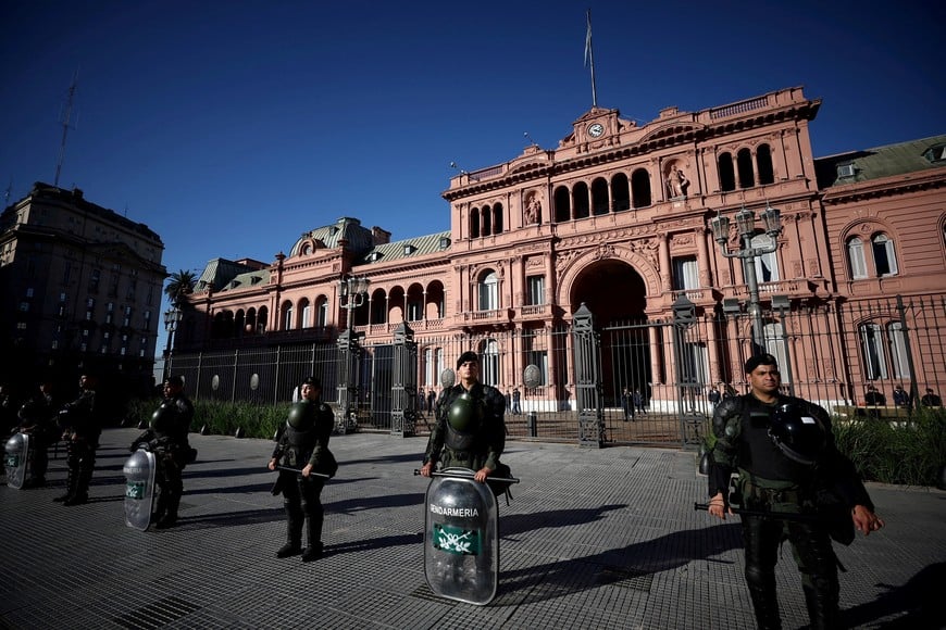 Members of the Argentine gendarmerie stand in front of Casa Rosada government house as university students, unions and social groups protest against President Javier Milei's "chainsaw" cuts on public education, in Buenos Aires, Argentina, April 23, 2024. REUTERS/Agustin Marcarian