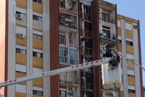Se desprendió mampostería de un edificio ubicado en la localidad de Garín.