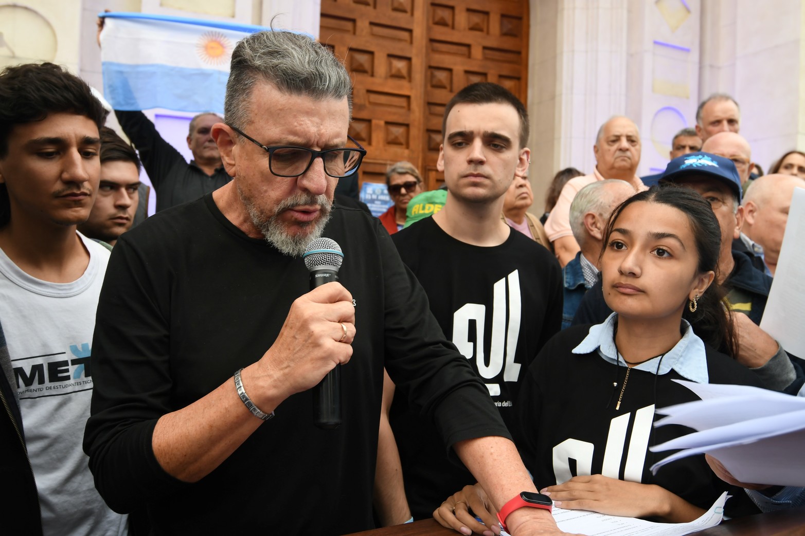 Masiva concentración y abrazo simbólico en defensa de la universidad pública en Santa Fe