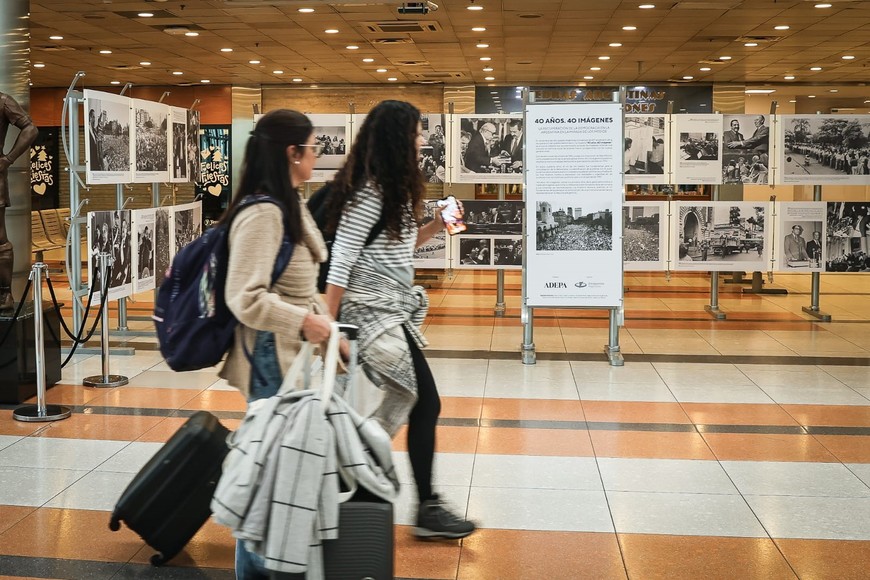 La muestra “40 años. 40 imágenes”, a través de la cual se conmemora el 40º aniversario del retorno a la democracia.