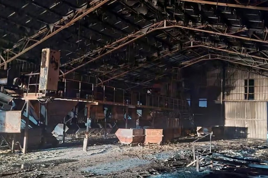 El incendio en la planta fue total con pérdidas muy importantes.
