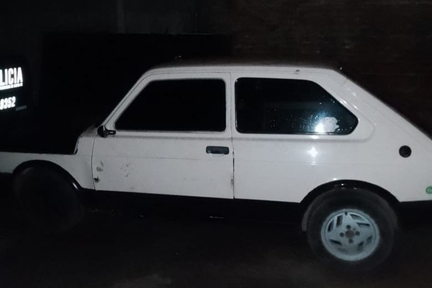 Auto Fiat Vivace secuestrado en un control policial. Era robado.