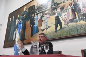 "Memorias de un constituyente", el Dr. Rosatti volvió a Santa Fe para brindar una clase abierta en el marco de los 30 años de la Reforma. Foto: Luis Cetraro