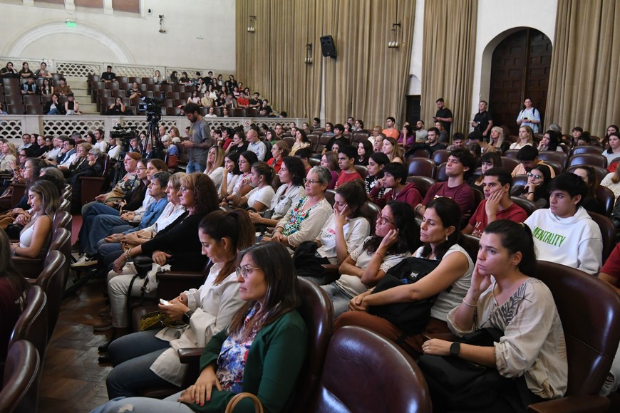 Ante un Paraninfo repleto, la filósofa feminista fue distinguida el lunes 22 de abril por la UNL. Foto: Manuel Fabatia