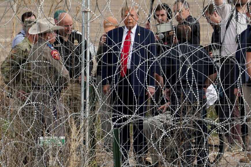 Republican presidential candidate and former U.S. President Donald Trump visits the U.S.-Mexico border at Eagle Pass, Texas, as seen from Piedras Negras, Mexico, February 29, 2024.  REUTERS/Go Nakamura     TPX IMAGES OF THE DAY