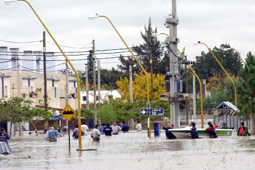 El agua cubrió en cuestión de horas el barrio Alfonso el 29 de abril de 2003.