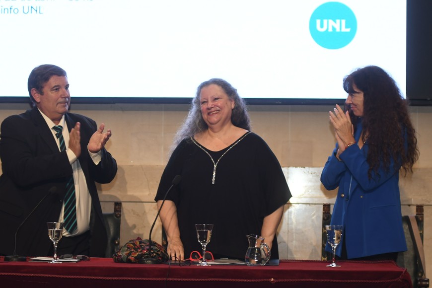 “Soy mujer pero tuve la posibilidad de contrarrestar barreras que a otras dejaron en el camino, no tengo moralmente derecho a deprimirme ni a ser pesimista”, dijo Maffía ante el escenario actual. Foto: Mauel Fabatia.