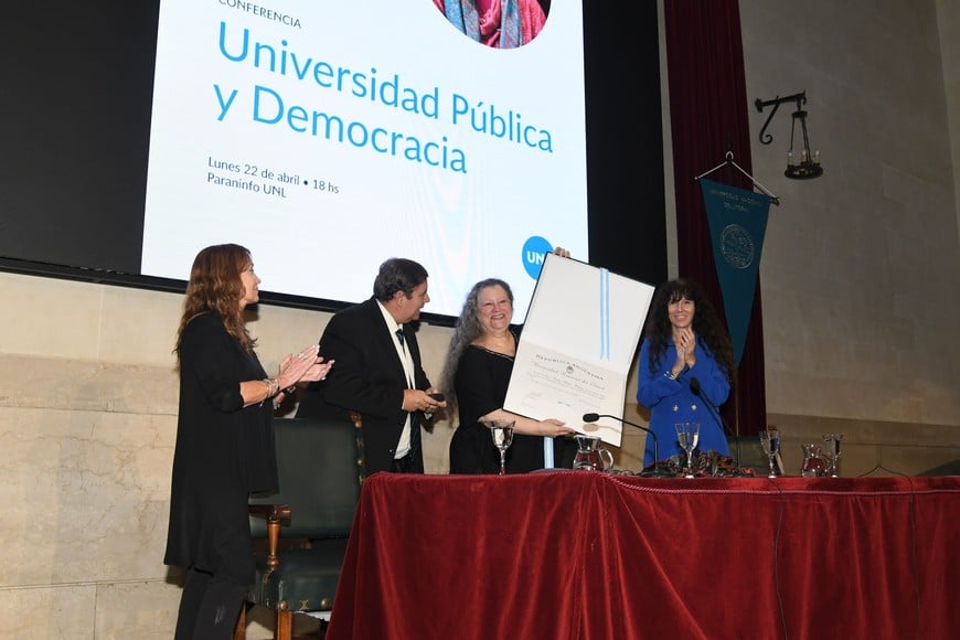 Entrevista a Diana Maffía doctora Honoris Causa de la UNL