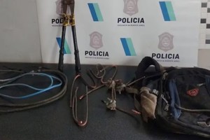 El dramático episodio ocurrió este viernes, dejando al joven internado en grave estado.