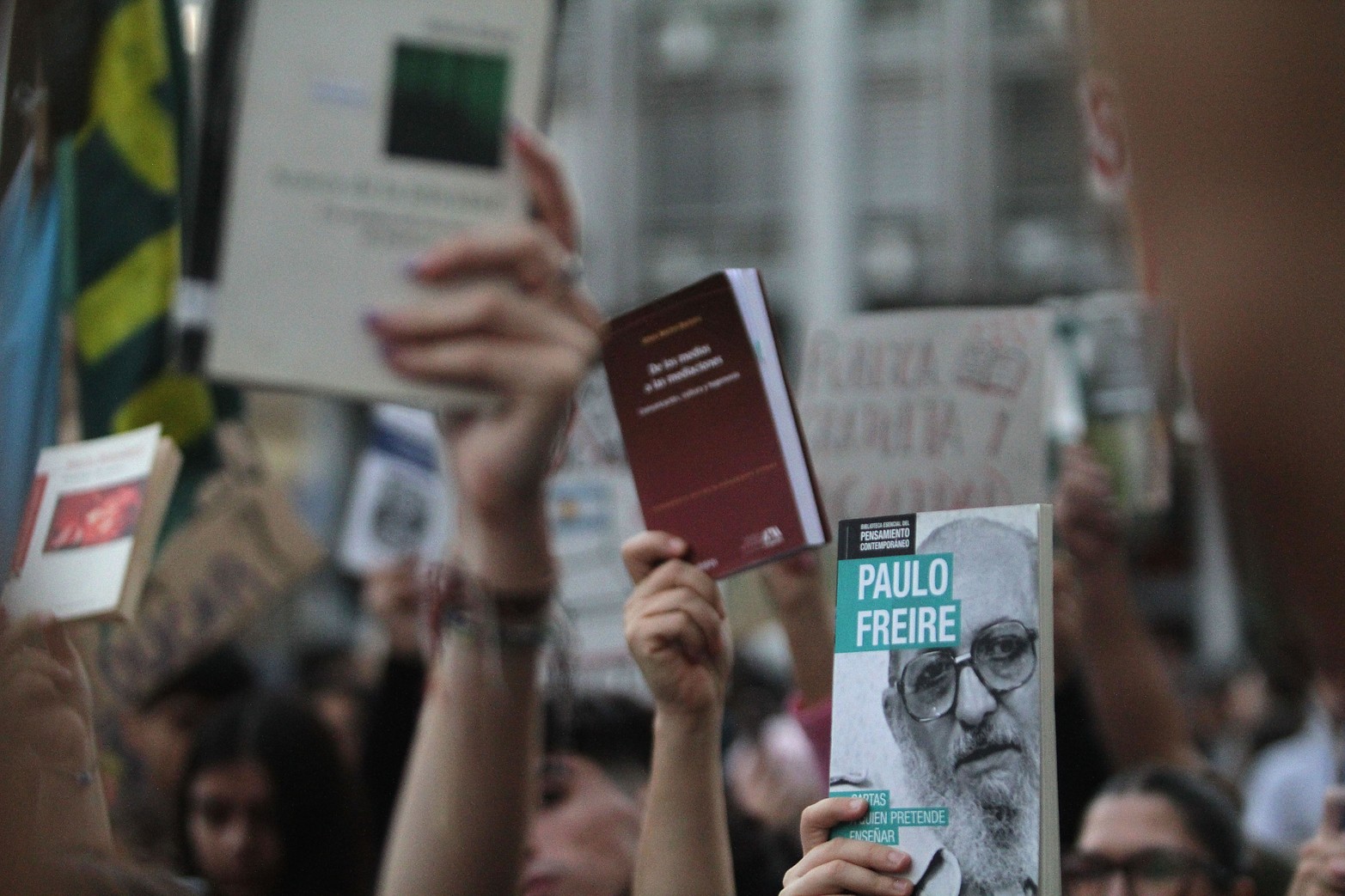 La marcha federal universitaria convocó a una multitud. La manifestación en contra del ajuste a las universidades nacionales se hizo sentir en todo el país y tuvo repercusión política. Las fotos en Santa Fe y Paraná