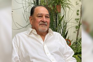 César Bisso, autor de una obra con una fuerte y amplia carga de sentido y convicciones, en la que el poema "es culpable, porque no sabe ser inocente" y porque, como al guerrero en la batalla, lo mueven la curiosidad y el riesgo.