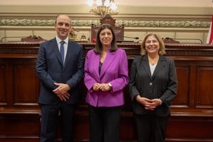 La continuidad de la mesa de Diputados donde desde diciembre a la fecha.  García y Martorano estuvieron con yesos por quebraduras. En cambio, Corral no tuvo problemas de salud. Crédito: Cámara de Diputados