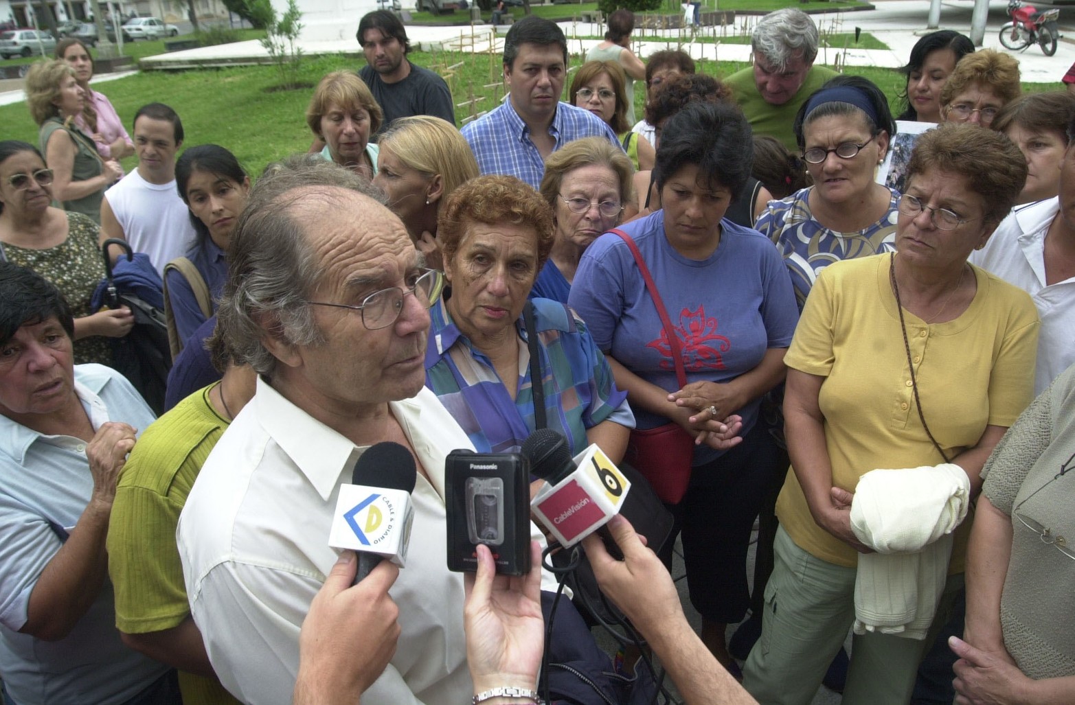 El premio Nobel por la Paz, Adolfo Pérez Esquivel llegó hasta Santa Fe a solidarizarse con los ciudadanos afectados.