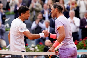 Rafael Nadal batalló para eliminar a Pedro Cachín y sigue firme. Crédito: Reuters/Ana Beltran
