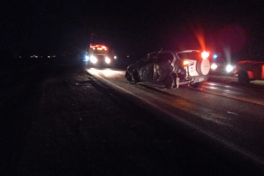 Fuerte colisión entre camioneta y camión en la Ruta 34 este domingo. Crédito: Unidad Regional XV.