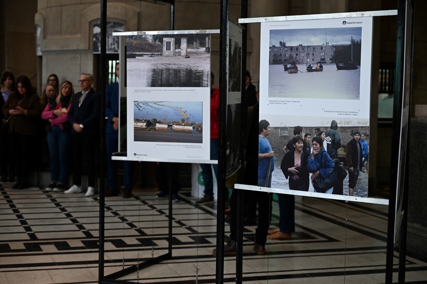 La exposición fotográfica ofrece una visión emotiva de lo vivido durante esos días. Crédito: Mauricio Garín