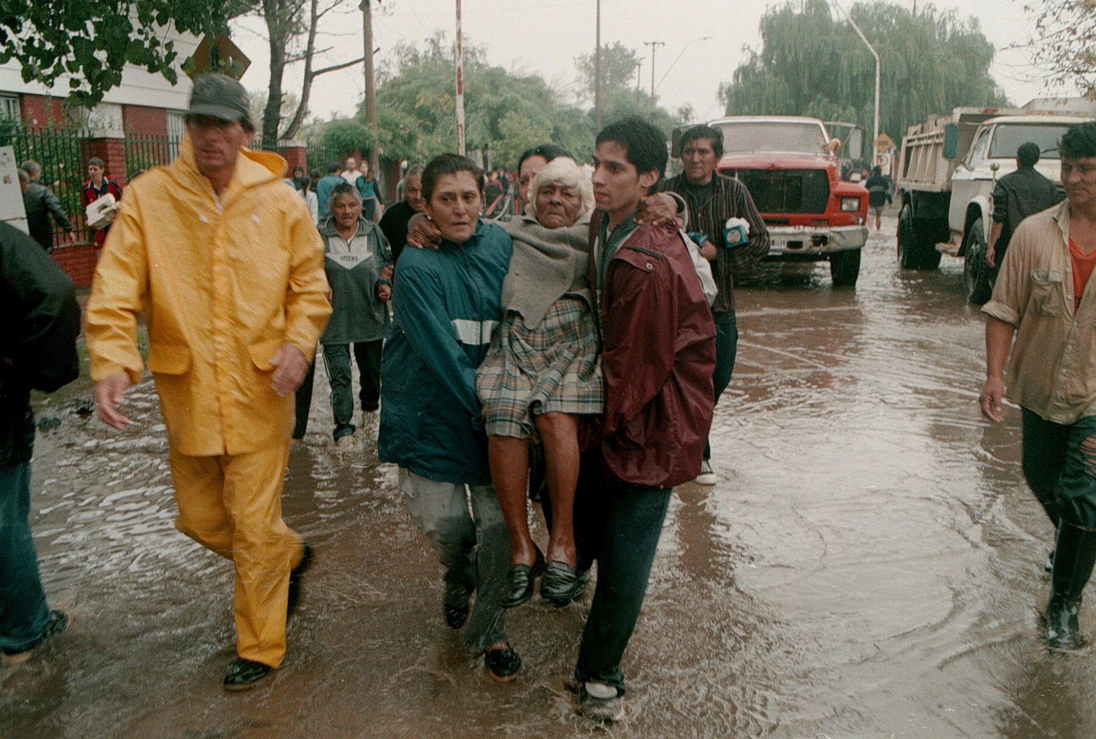 El éxodo. 140.000 personas  tuvieron  que abandonar sus hogares de un momento para otro.