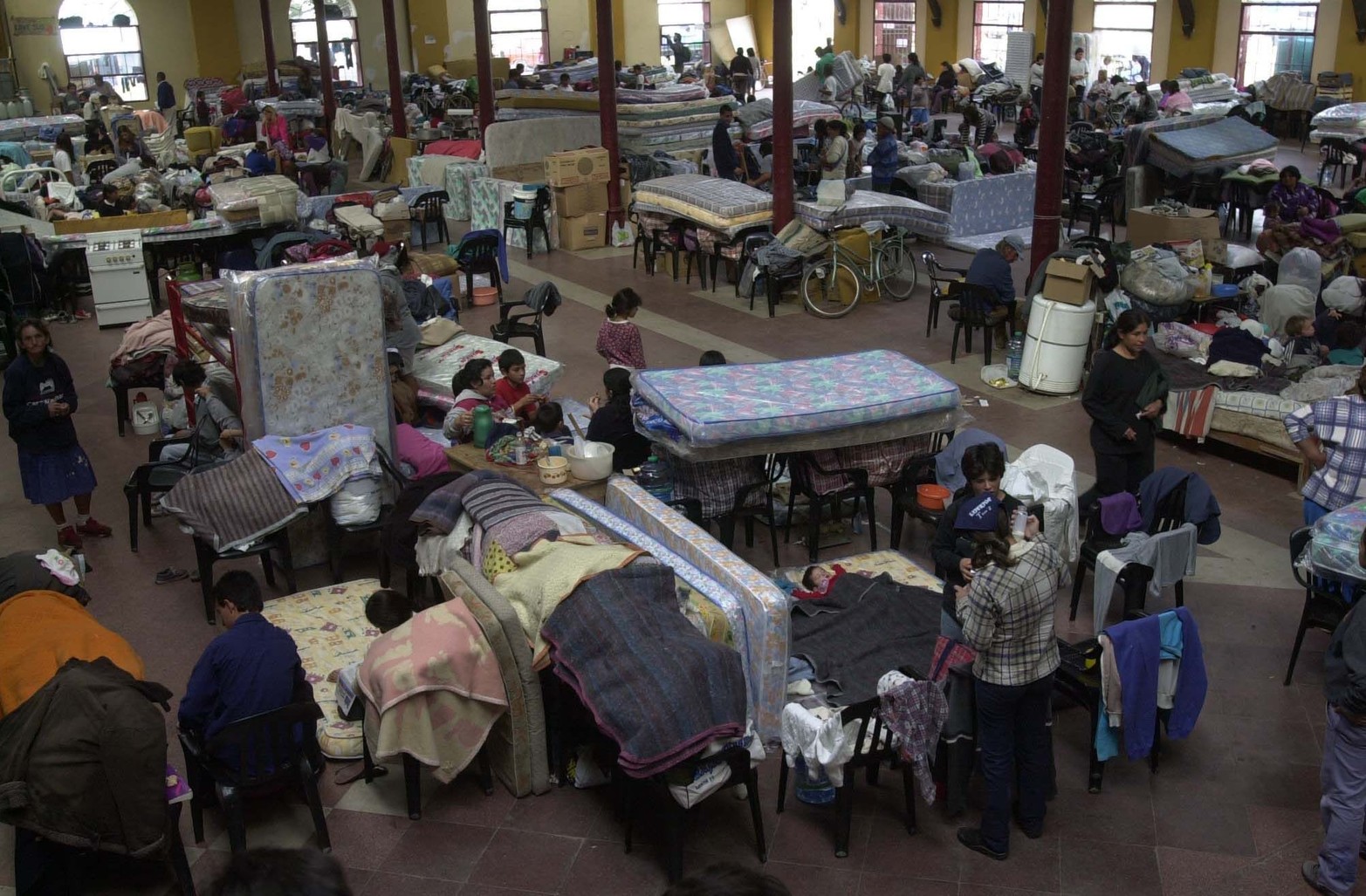 Los centros de evacuados. La foto del predio ferial.