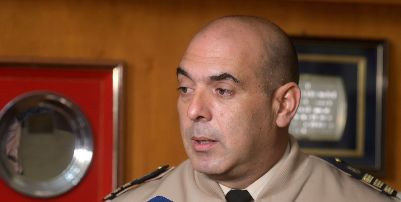 Desde su despacho del Dique 1, el jefe de la base Santa Fe de Prefectura Naval, recibió a El Litoral y Cable y Diario para una entrevista. Foto: Guillermo Di Salvatore