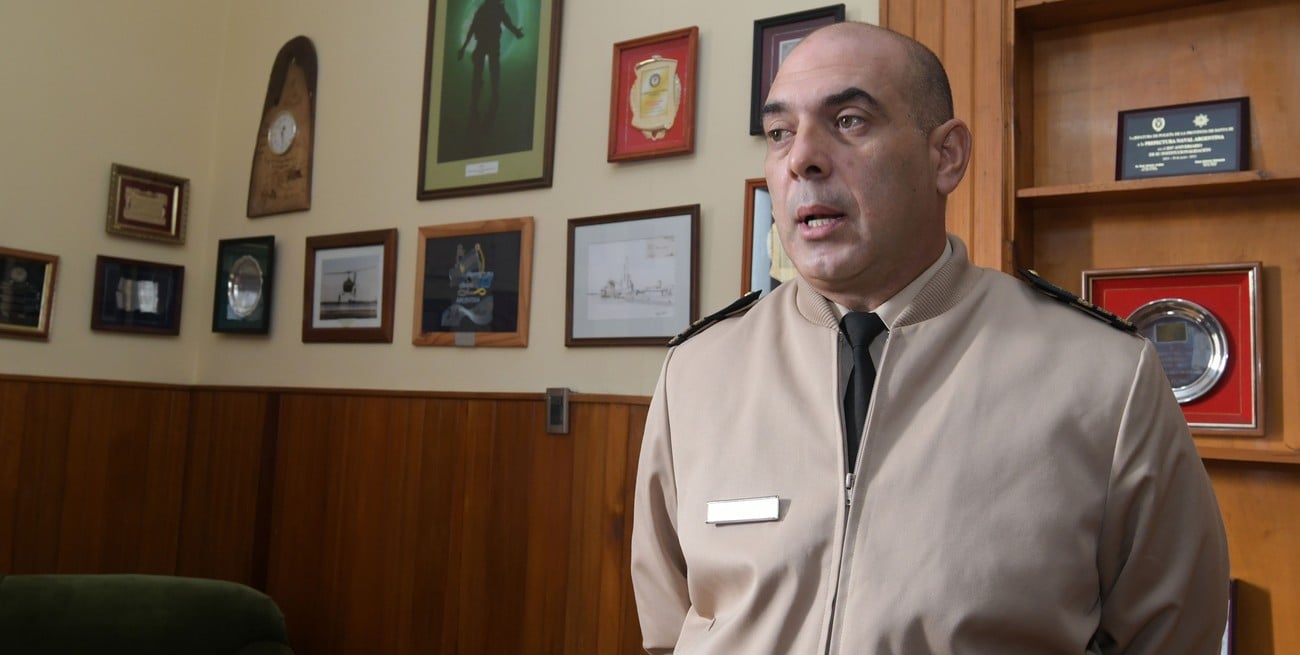 Antes de su desembarco en Santa Fe, el prefecto Acosta trabajó en los puertos de Buenos Aires, en Bahía Blanca, Concepción del Uruguay y Mar del Plata. Foto: Guillermo Di Salvatore