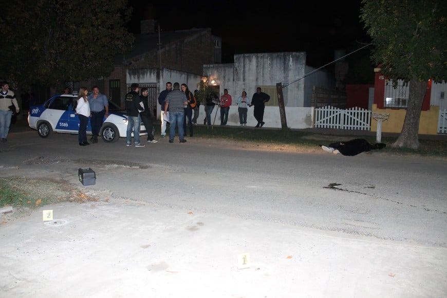 A Esteban lo interceptaron para robarle la moto en Espora al 4200 (barrio San Martin) y lo mataron de dos disparos.