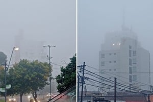 Así luce la capital santafesina cubierta de neblina este martes. Crédito: El Litoral